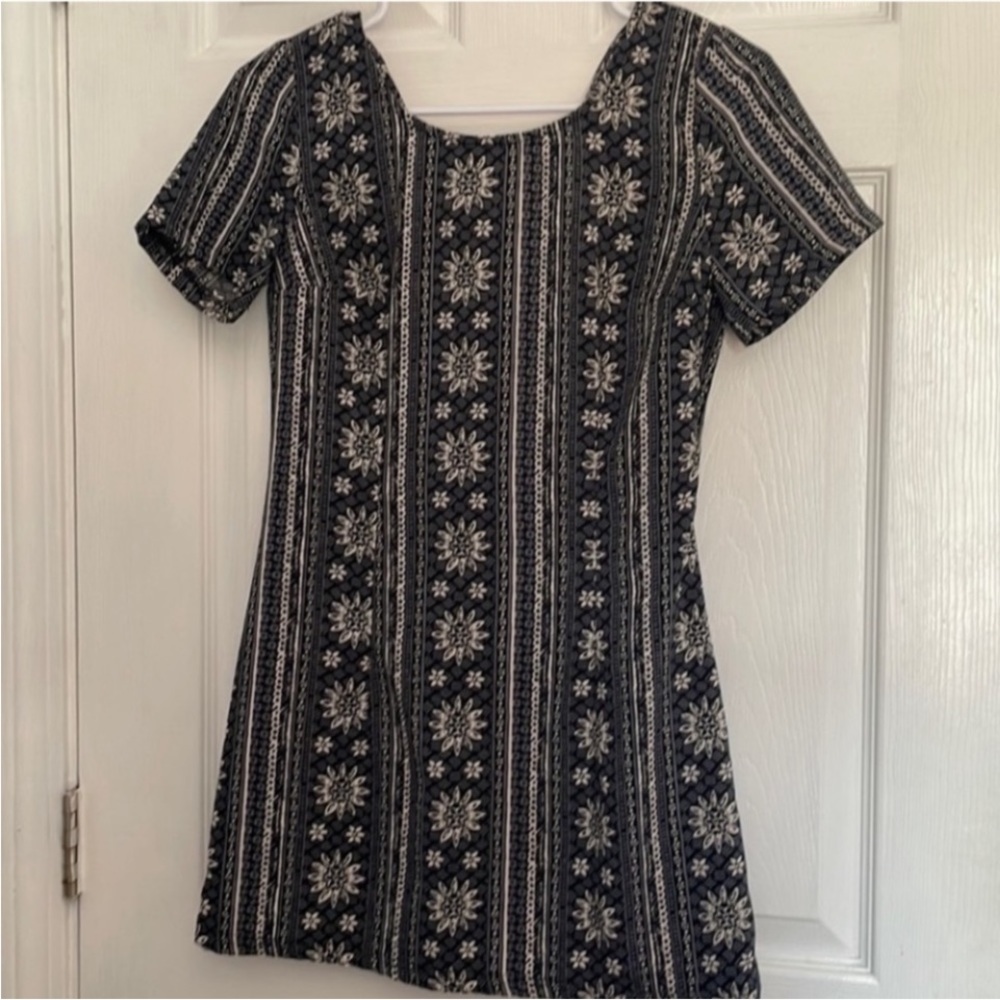 Hollister‎ Short Sleeve Aztec Style Black Striped Floral Dress